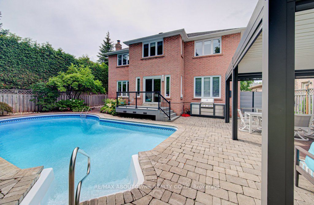 2220 Dunvegan Avenue Property Photo 45