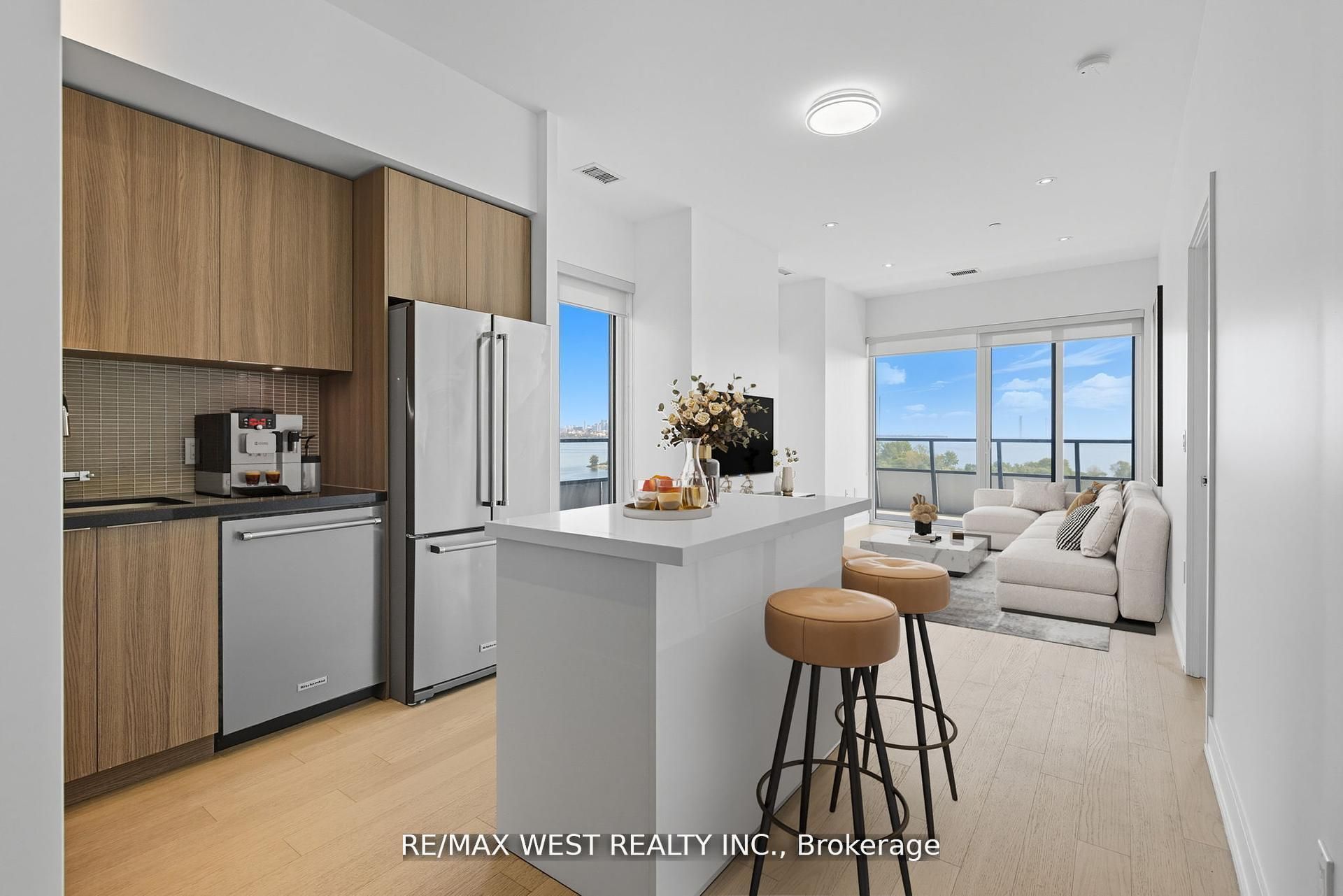 20 Shore Breeze Drive 702 Property Photo 1