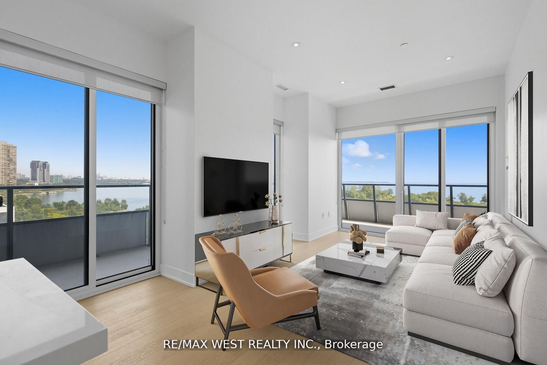 20 Shore Breeze Drive 702 Property Photo 2