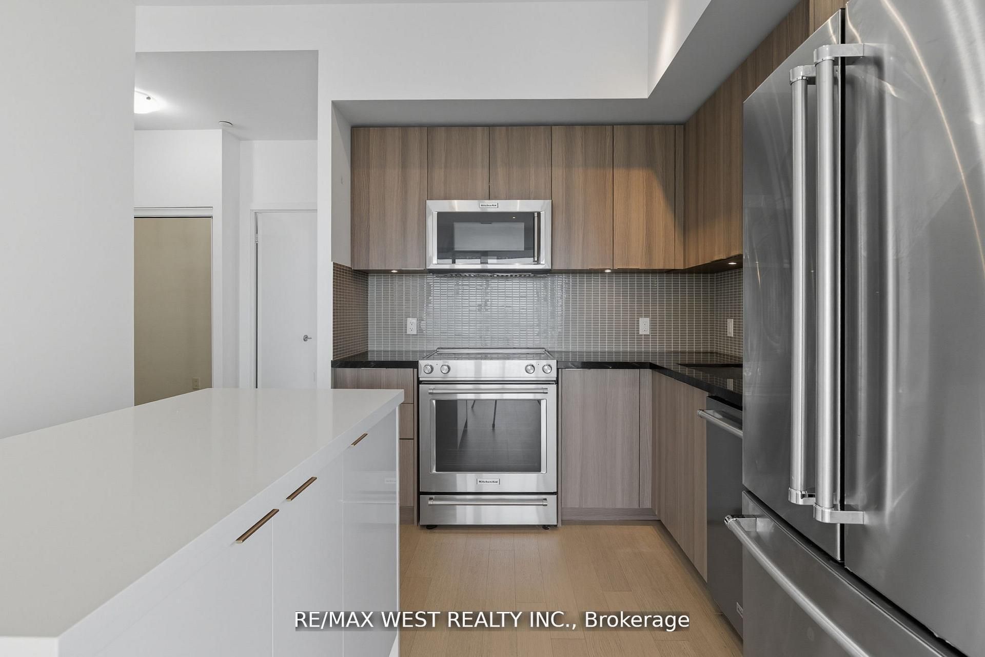 20 Shore Breeze Drive 702 Property Photo 8