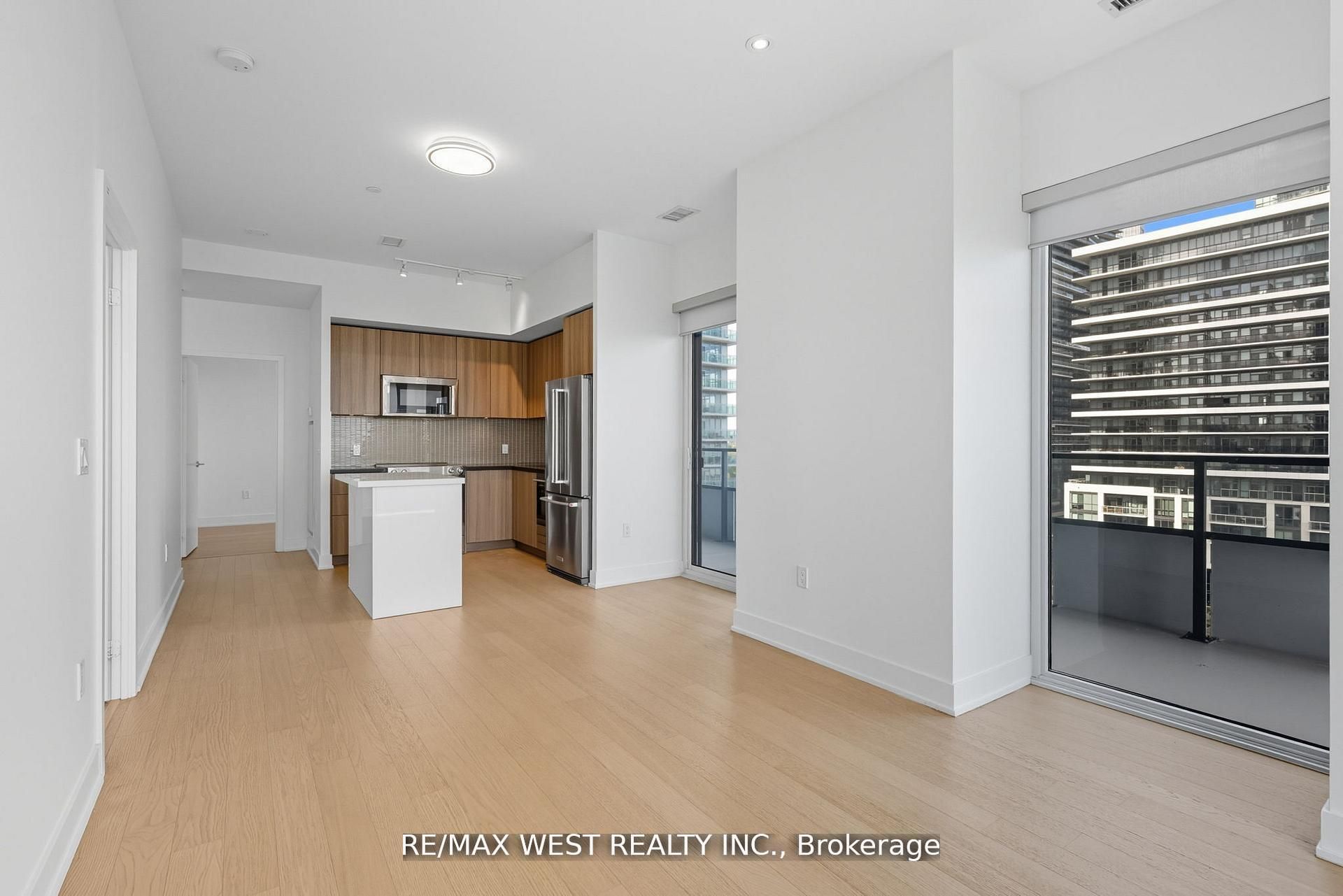 20 Shore Breeze Drive 702 Property Photo 12