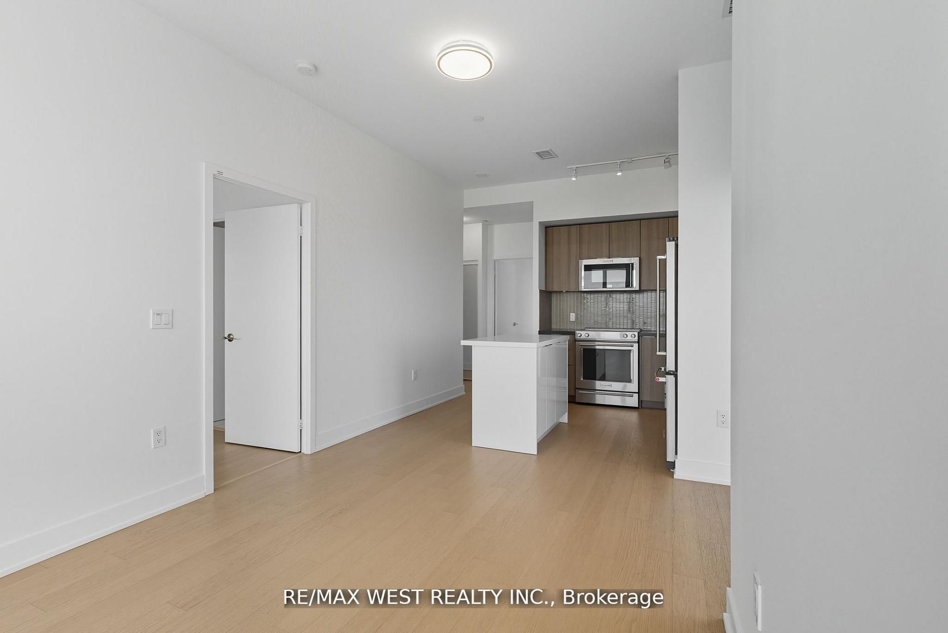 20 Shore Breeze Drive 702 Property Photo 13
