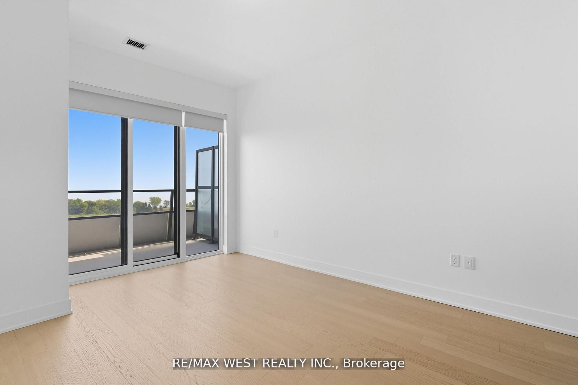 20 Shore Breeze Drive 702 Property Photo 15