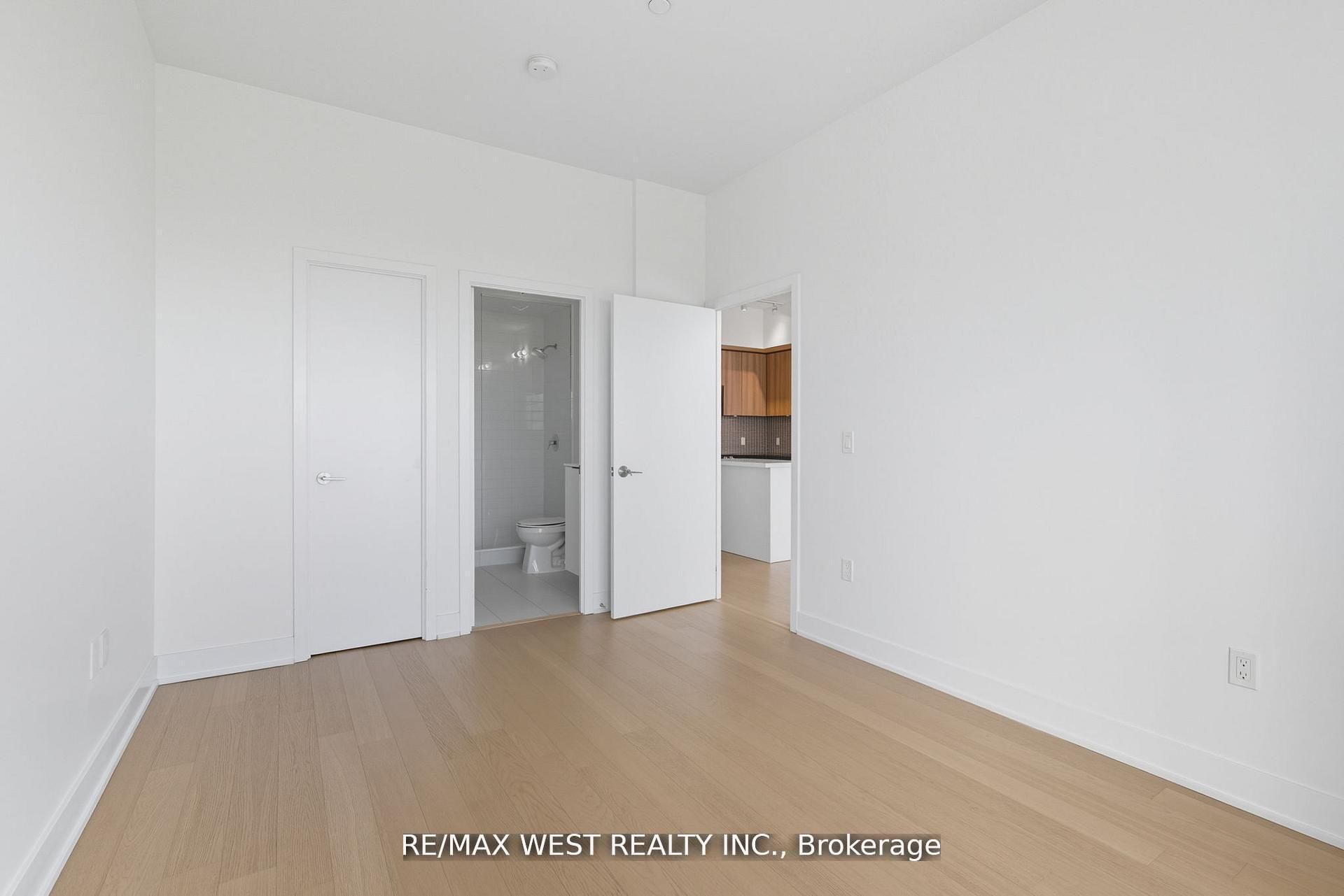 20 Shore Breeze Drive 702 Property Photo 16