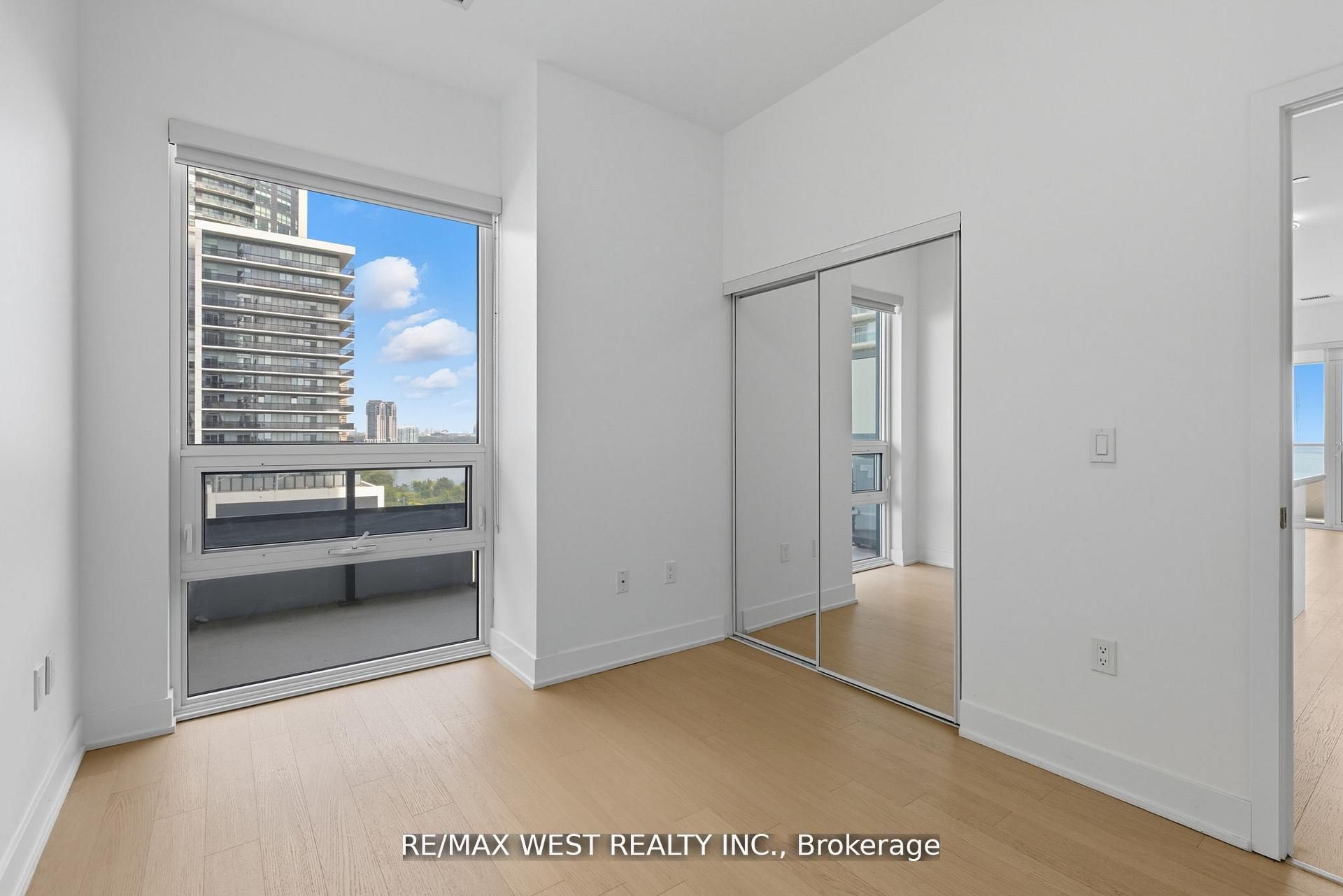 20 Shore Breeze Drive 702 Property Photo 19