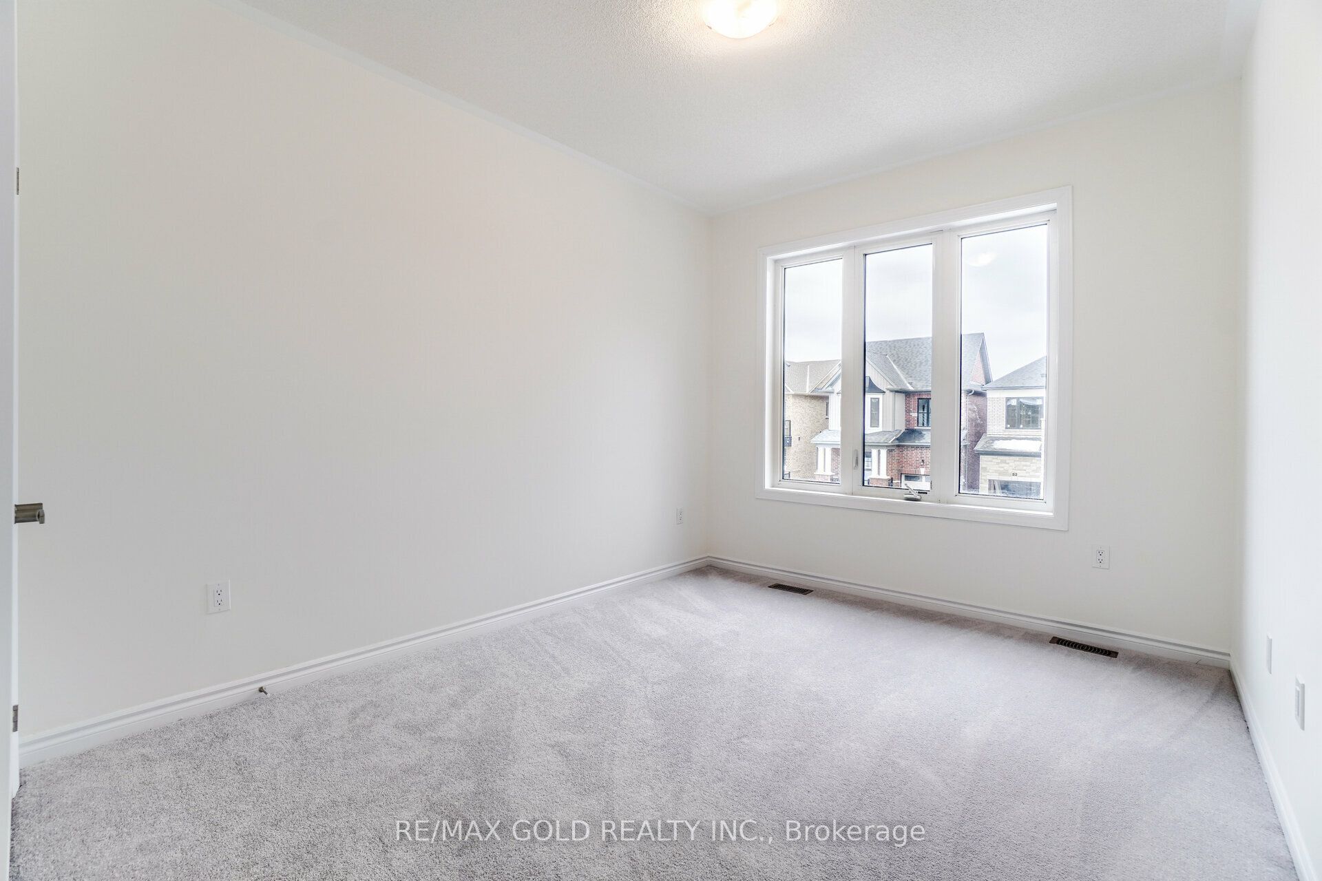 26 Del Grappa Street Property Photo 34