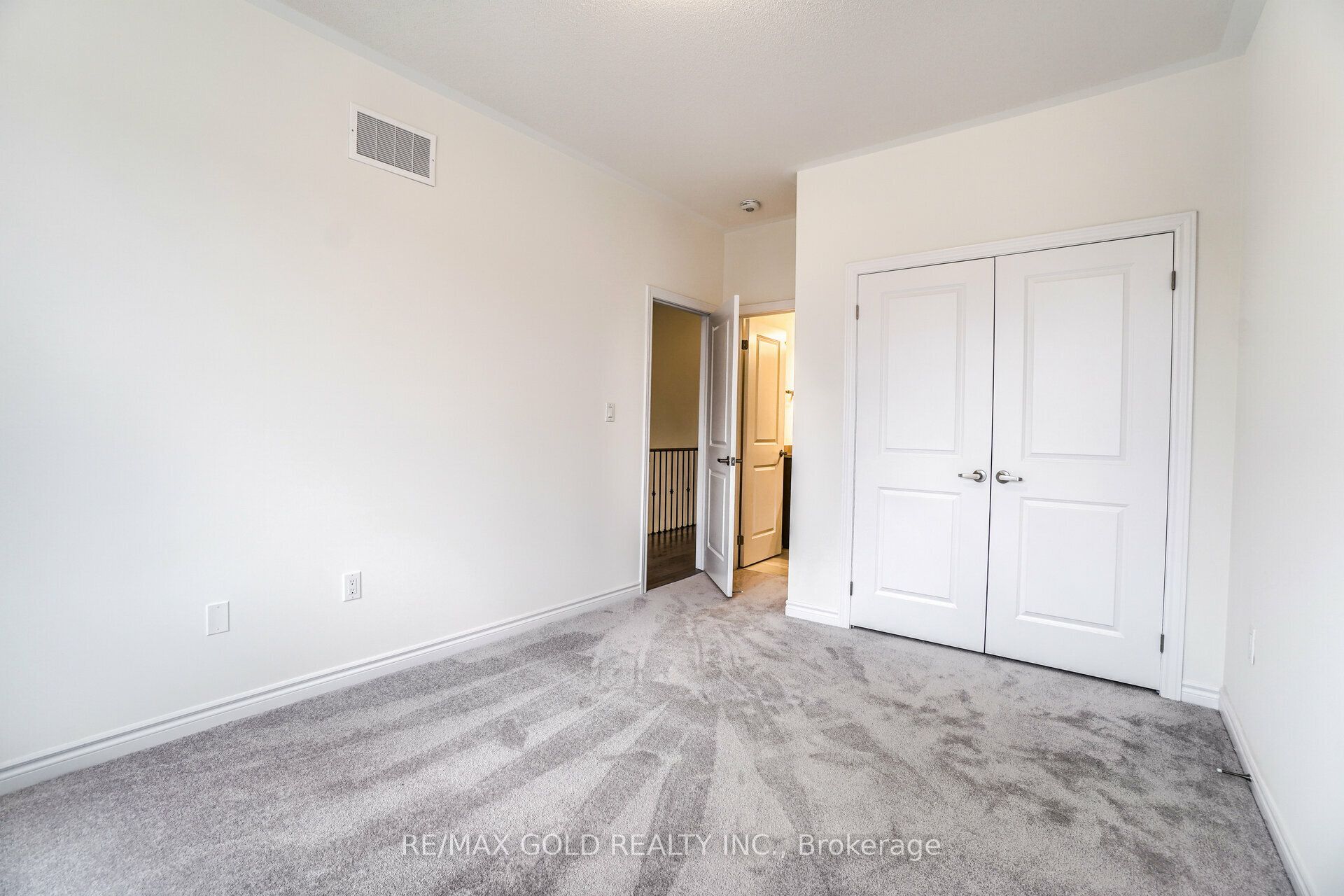 26 Del Grappa Street Property Photo 35