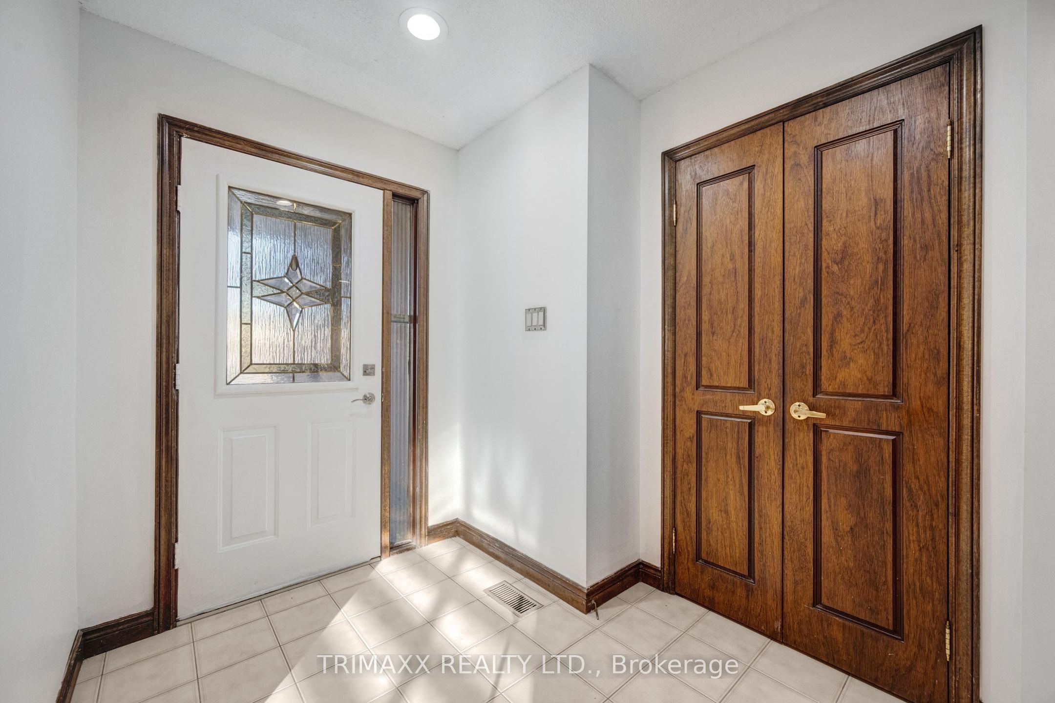 23 Oaklea Boulevard Property Photo 6