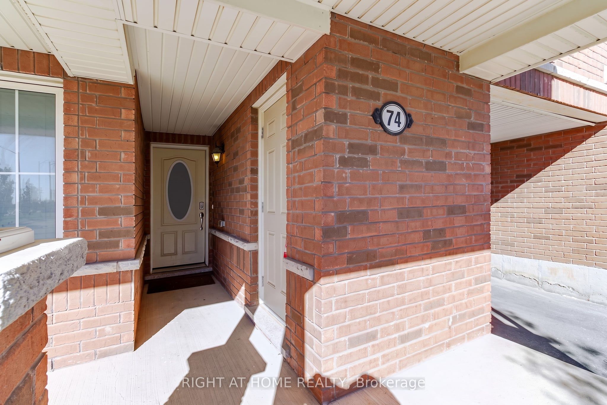 74 Frost Court Property Photo 4