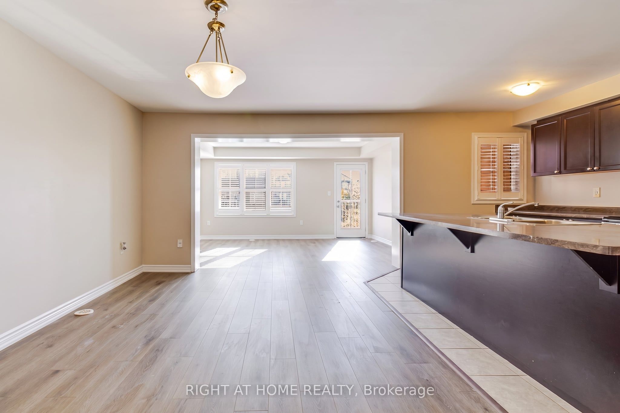 74 Frost Court Property Photo 6