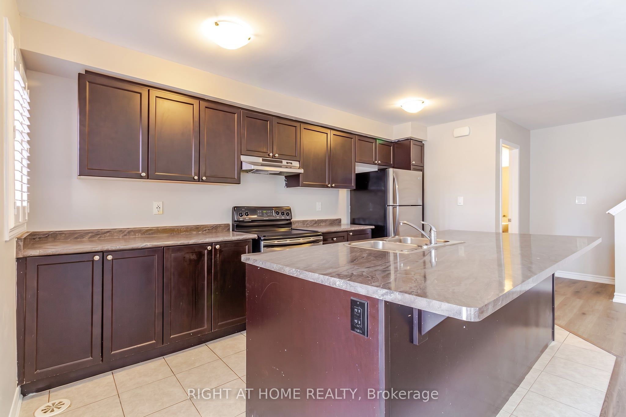 74 Frost Court Property Photo 8