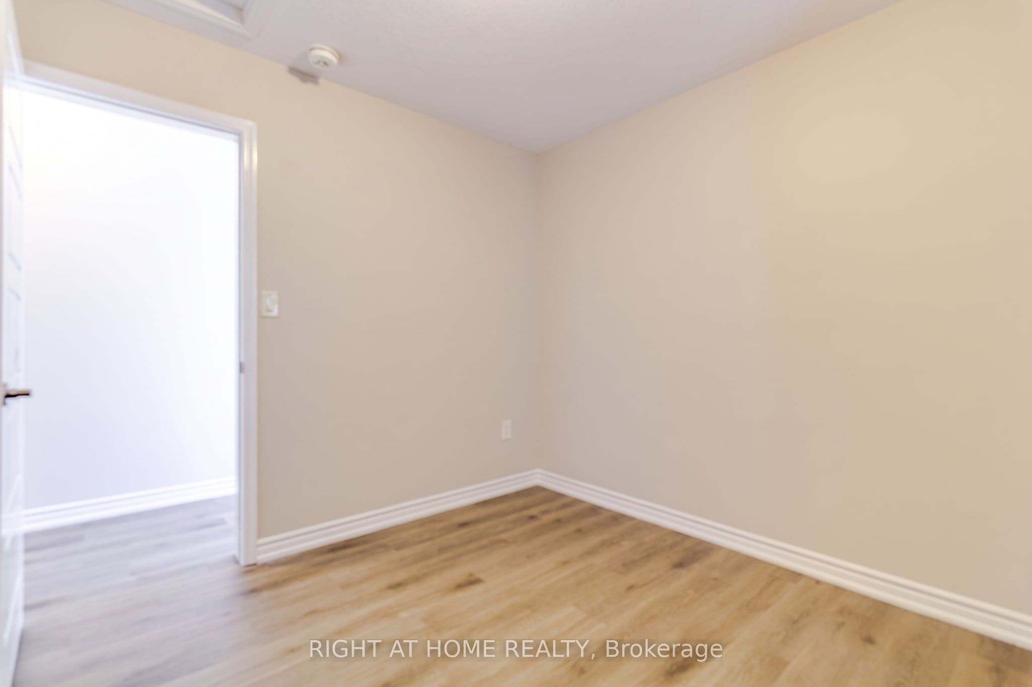 74 Frost Court Property Photo 28