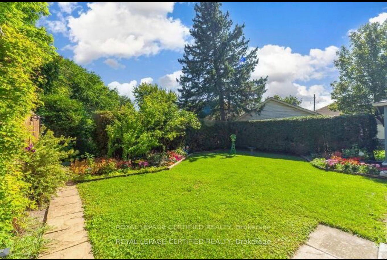 21 Denison Avenue Property Photo 11