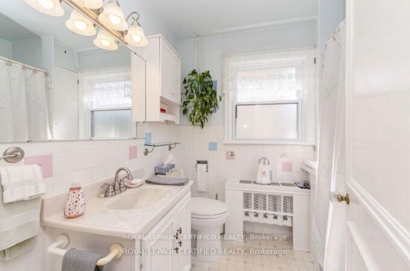 21 Denison Avenue Property Photo 29