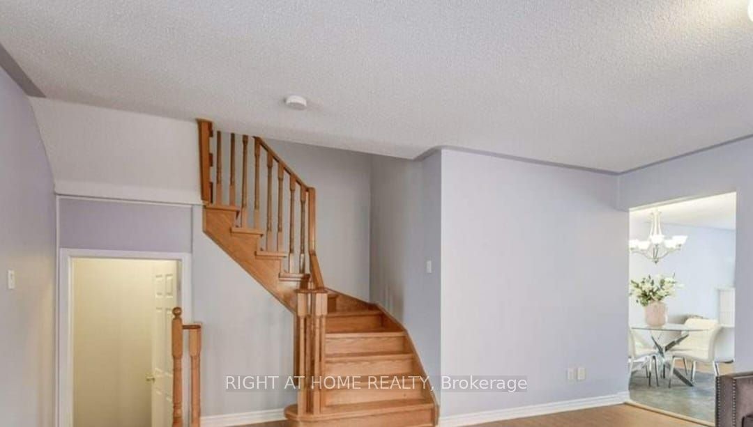 693 Macbeth Heights Property Photo 4