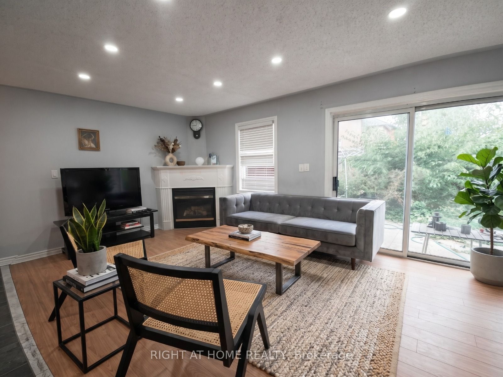 693 Macbeth Heights Property Photo 6
