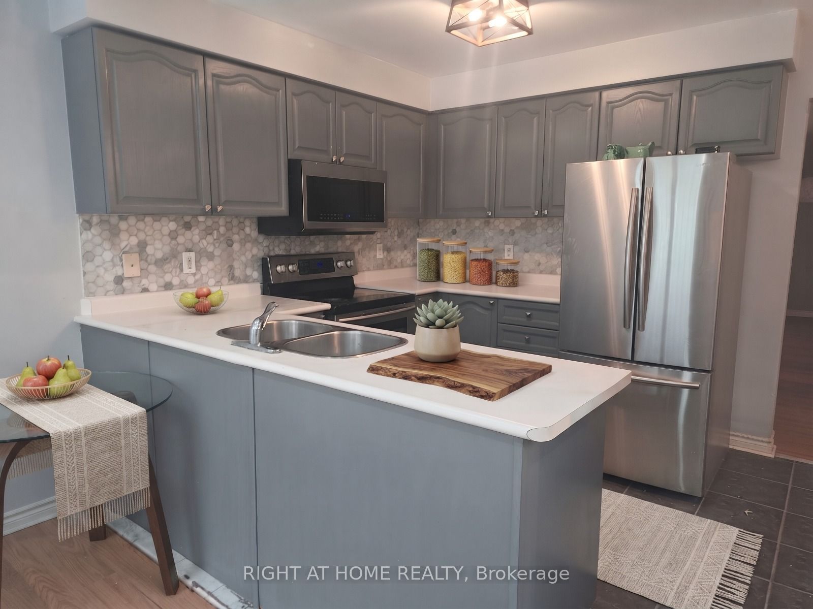 693 Macbeth Heights Property Photo 7