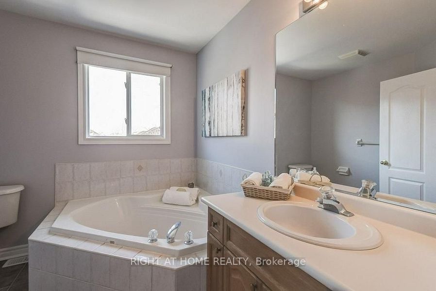 693 Macbeth Heights Property Photo 13