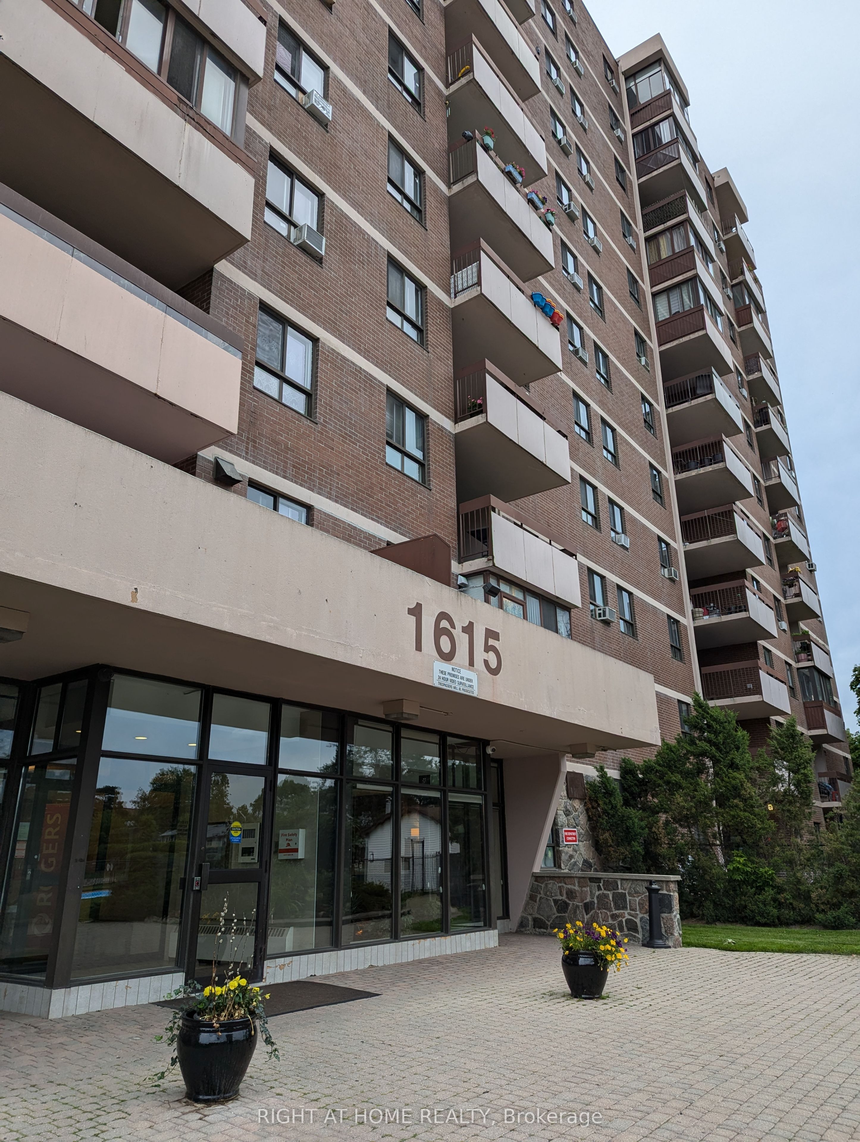 1615 Bloor Street N 708 Property Photo 1