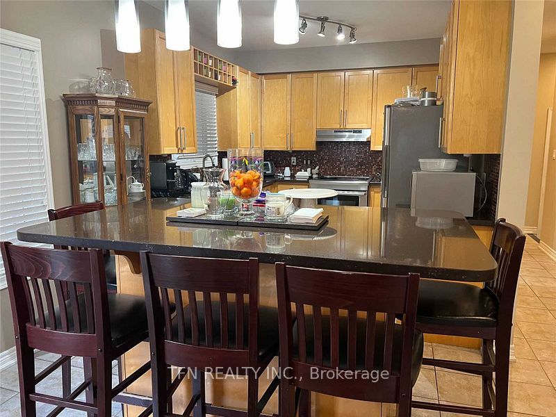 1047 Mcclenahan Crescent Property Photo 6