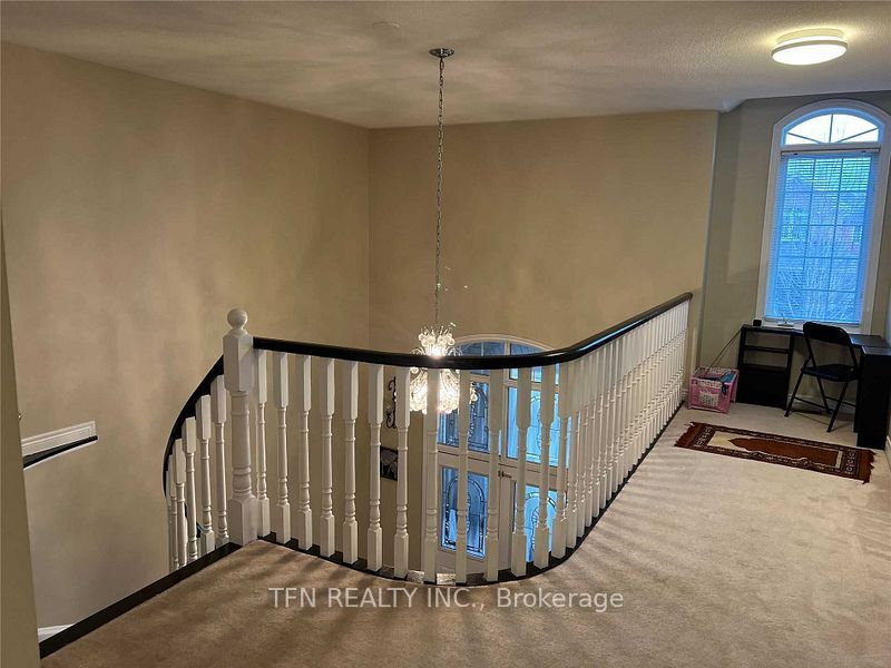 1047 Mcclenahan Crescent Property Photo 12