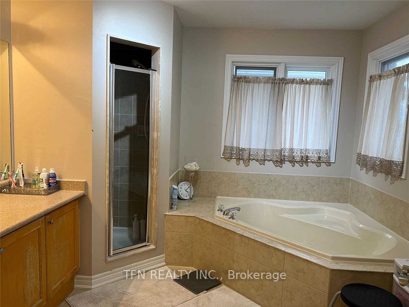 1047 Mcclenahan Crescent Property Photo 16
