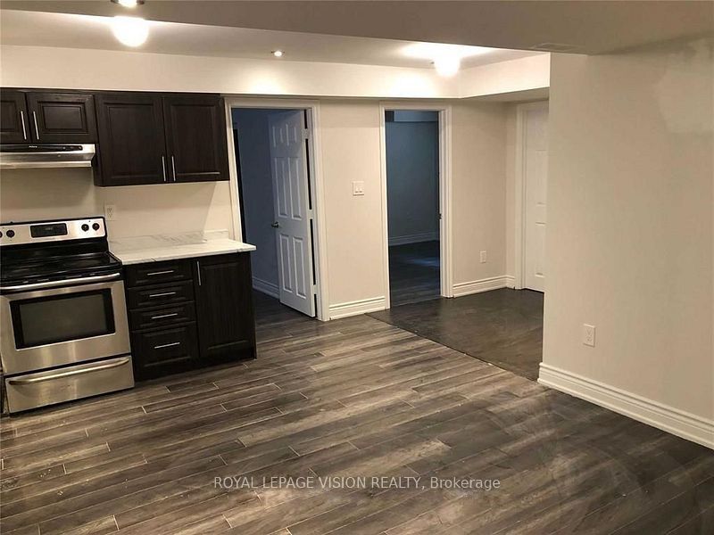 110 Turquoise Crescent Lower Property Photo 2