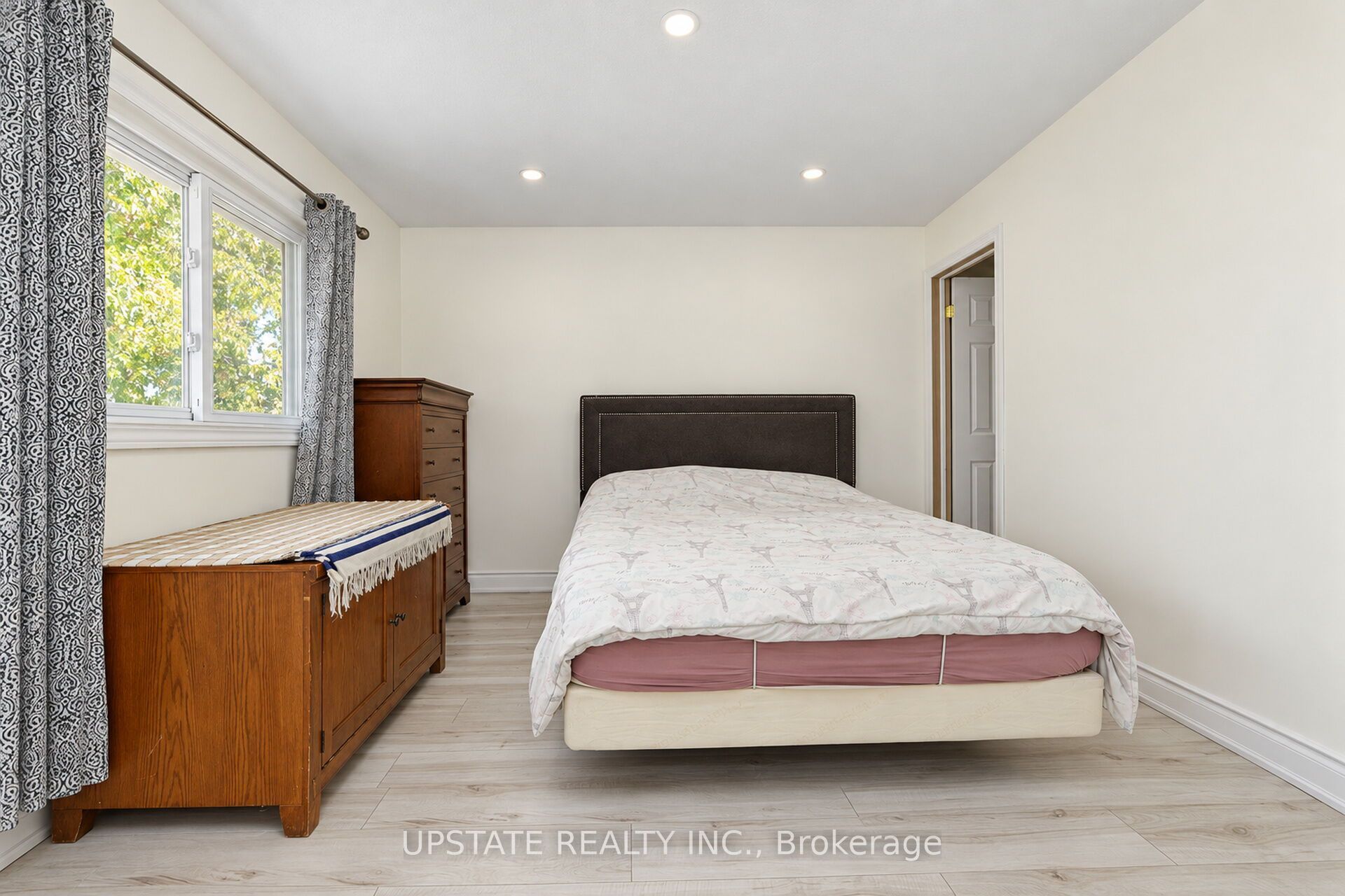 28 Braemore Road Property Photo 17