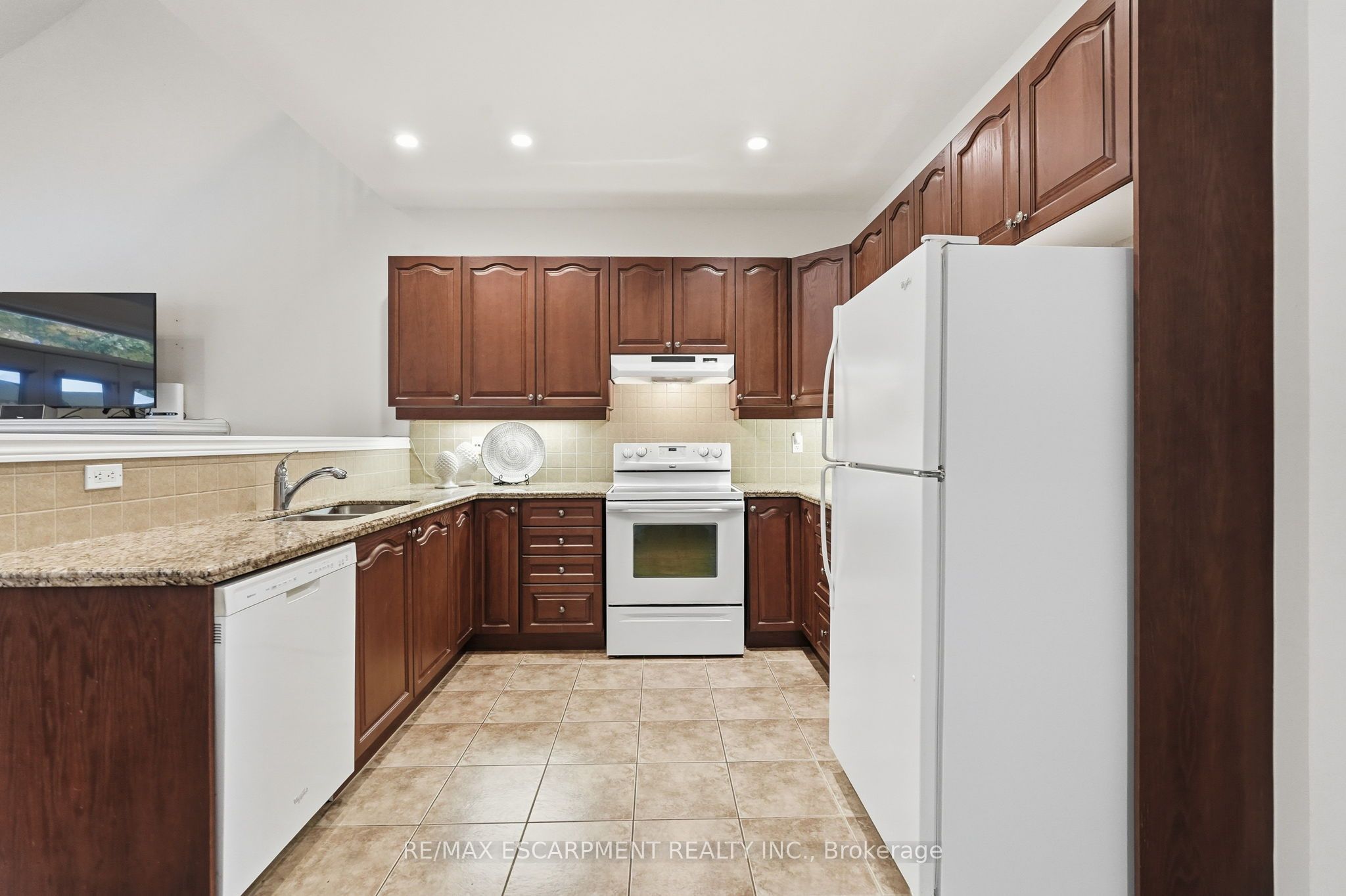 2120 Itabashi Way 252 Property Photo 16