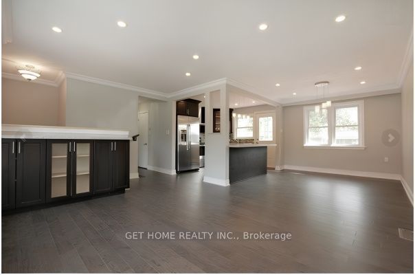 553 Third Line Property Photo 3