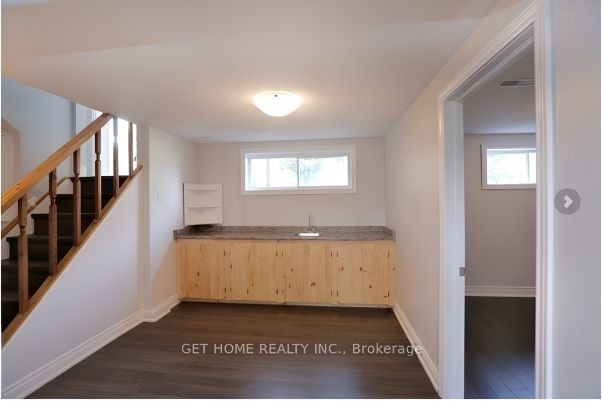 553 Third Line Property Photo 12