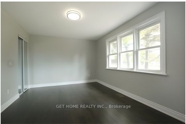 553 Third Line Property Photo 14