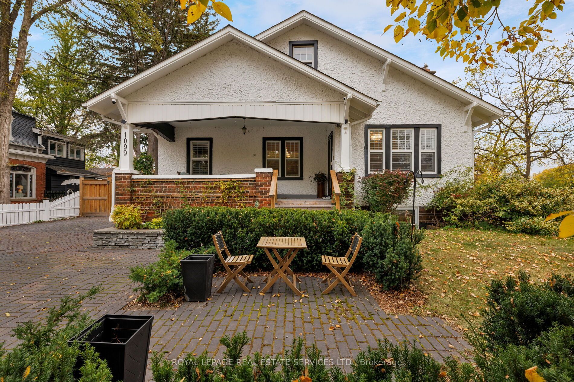 1099 Sixth Line Property Photo 1