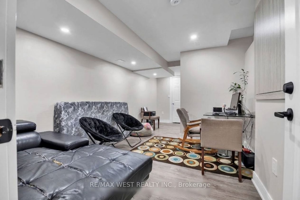 42 Russell Creek Drive Property Photo 1