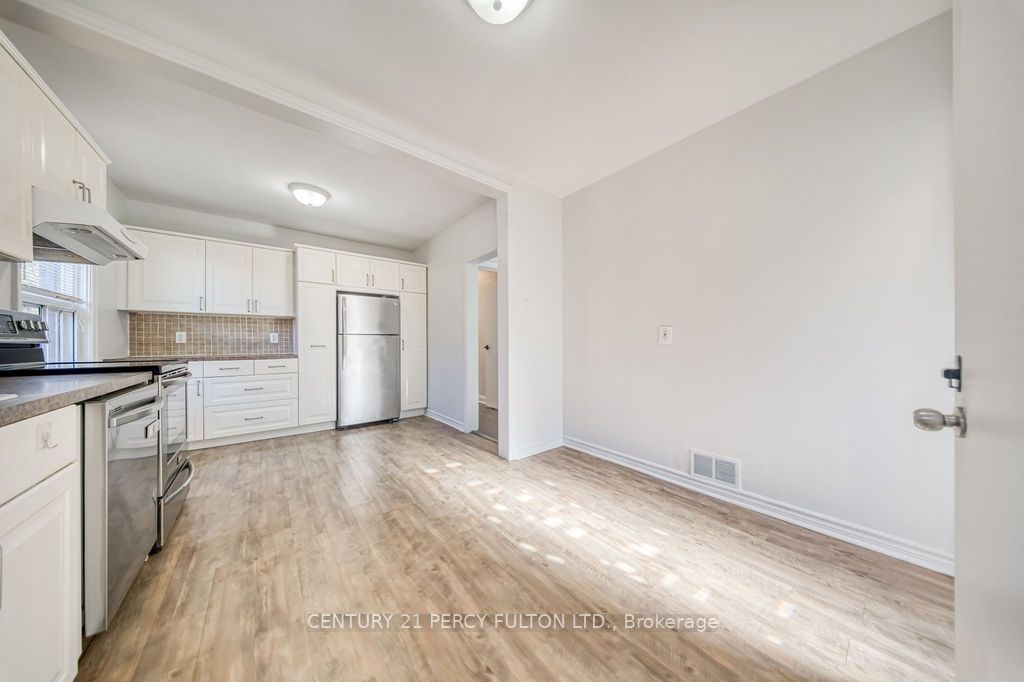 12 Silvercrest Avenue Property Photo 15