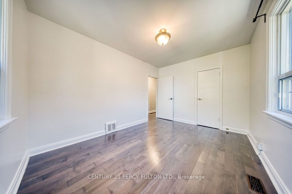 12 Silvercrest Avenue Property Photo 17