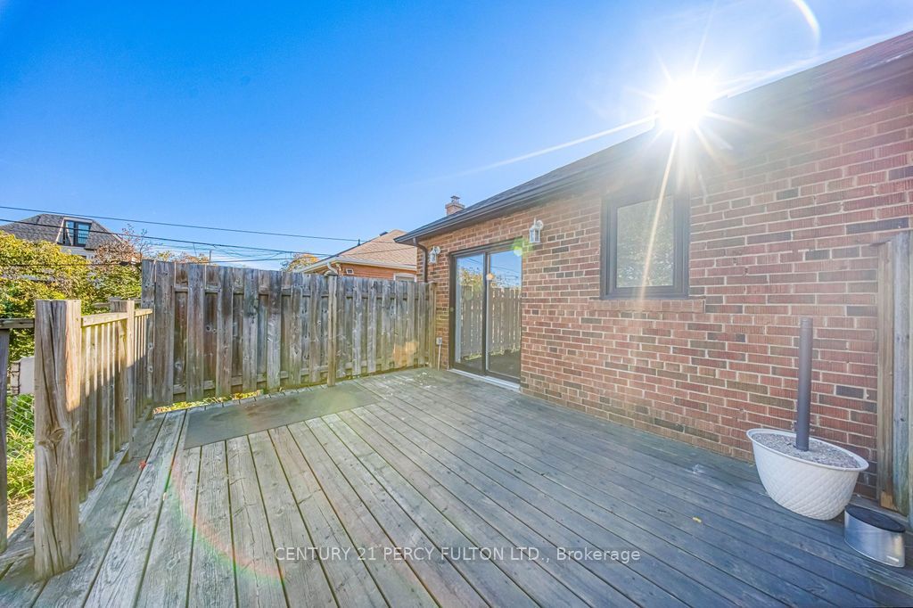 12 Silvercrest Avenue Property Photo 41