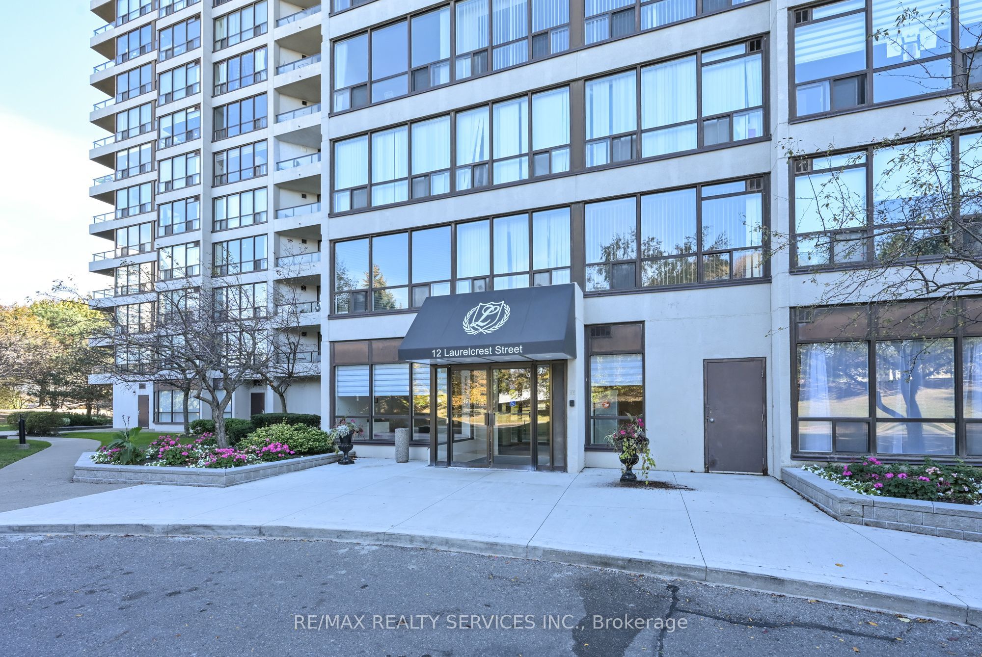 12 Laurelcrest Street 104 Property Photo 2