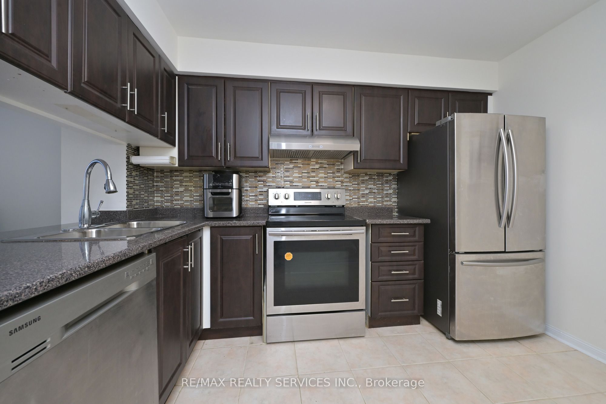 12 Laurelcrest Street 104 Property Photo 7