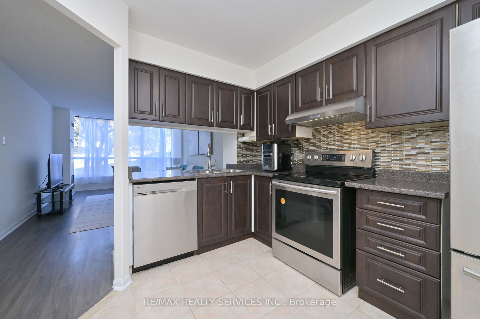 12 Laurelcrest Street 104 Property Photo 8