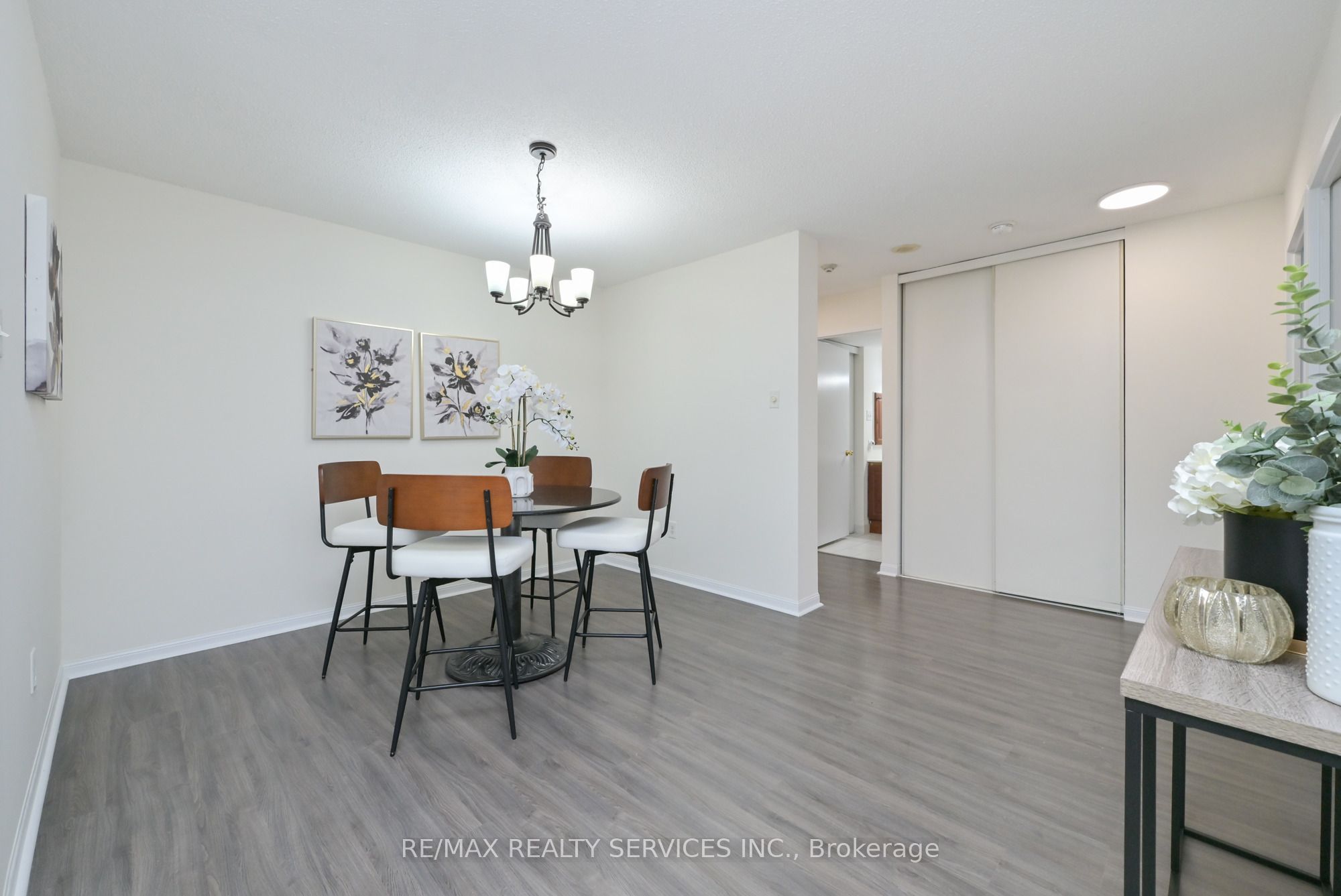 12 Laurelcrest Street 104 Property Photo 15
