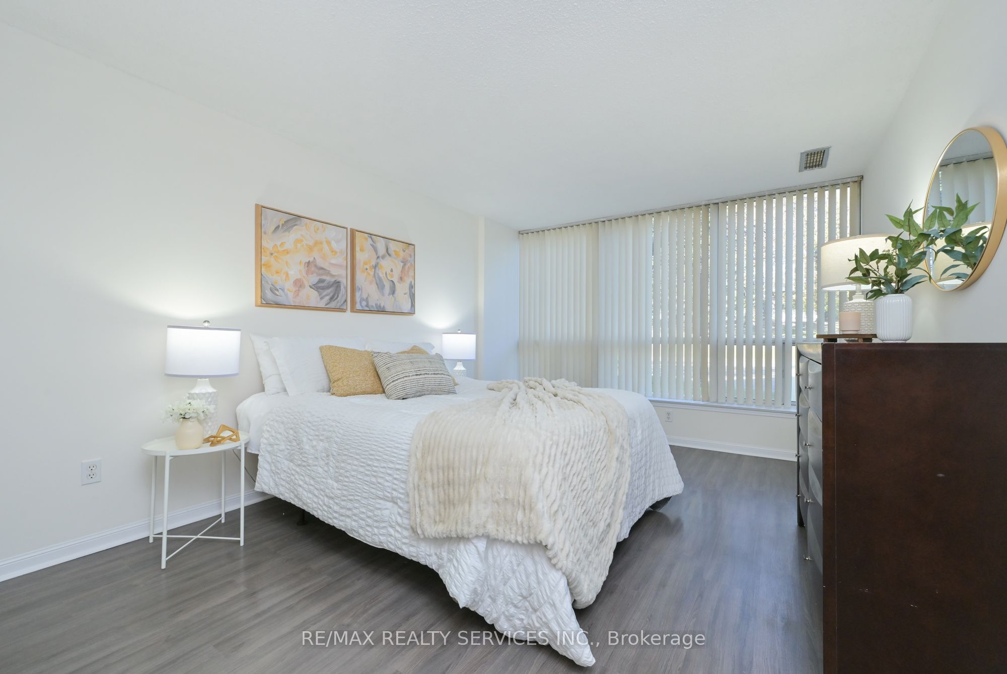 12 Laurelcrest Street 104 Property Photo 23