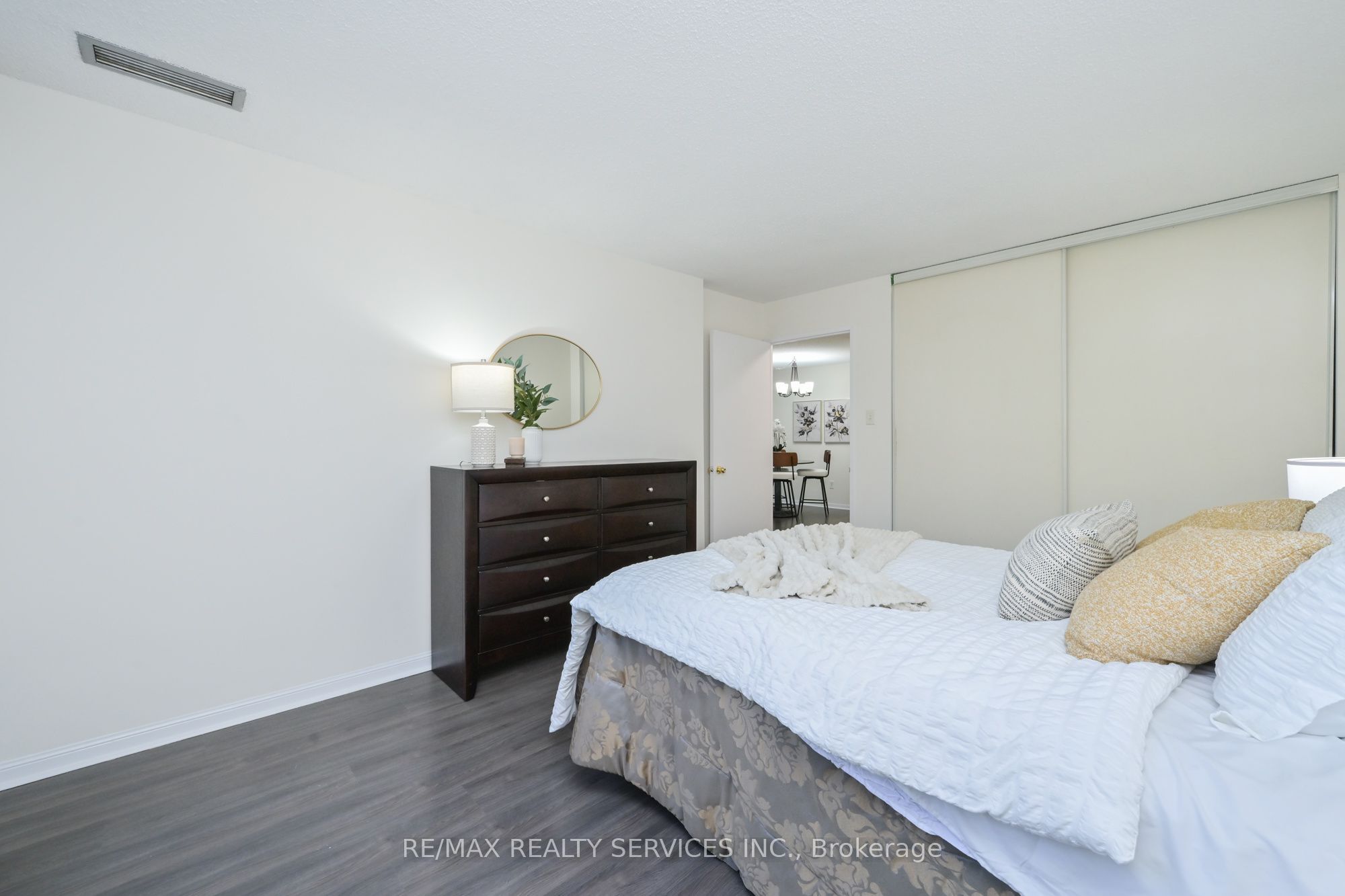 12 Laurelcrest Street 104 Property Photo 25