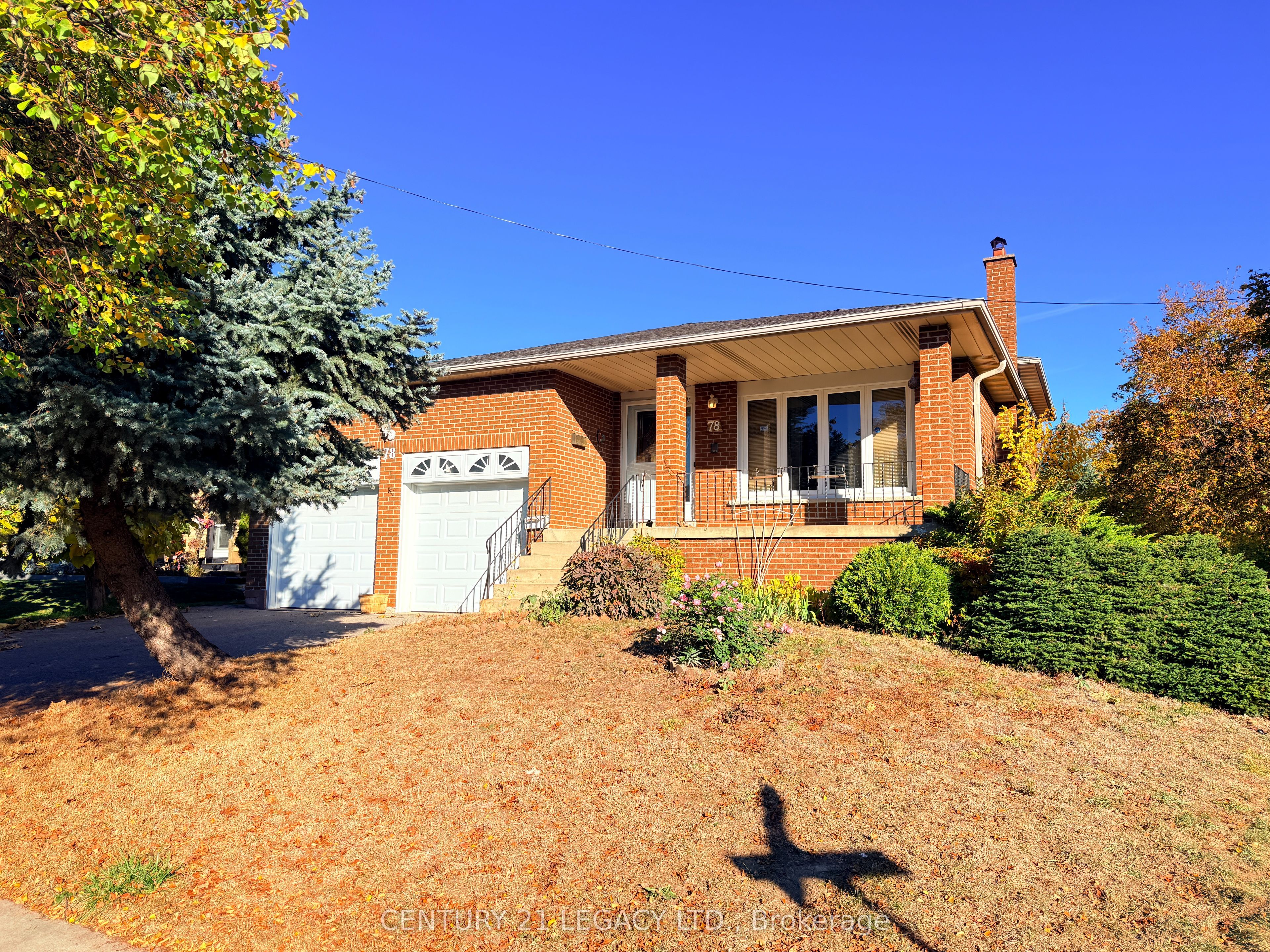 78 Panorama Crescent (upper) Property Photo 2