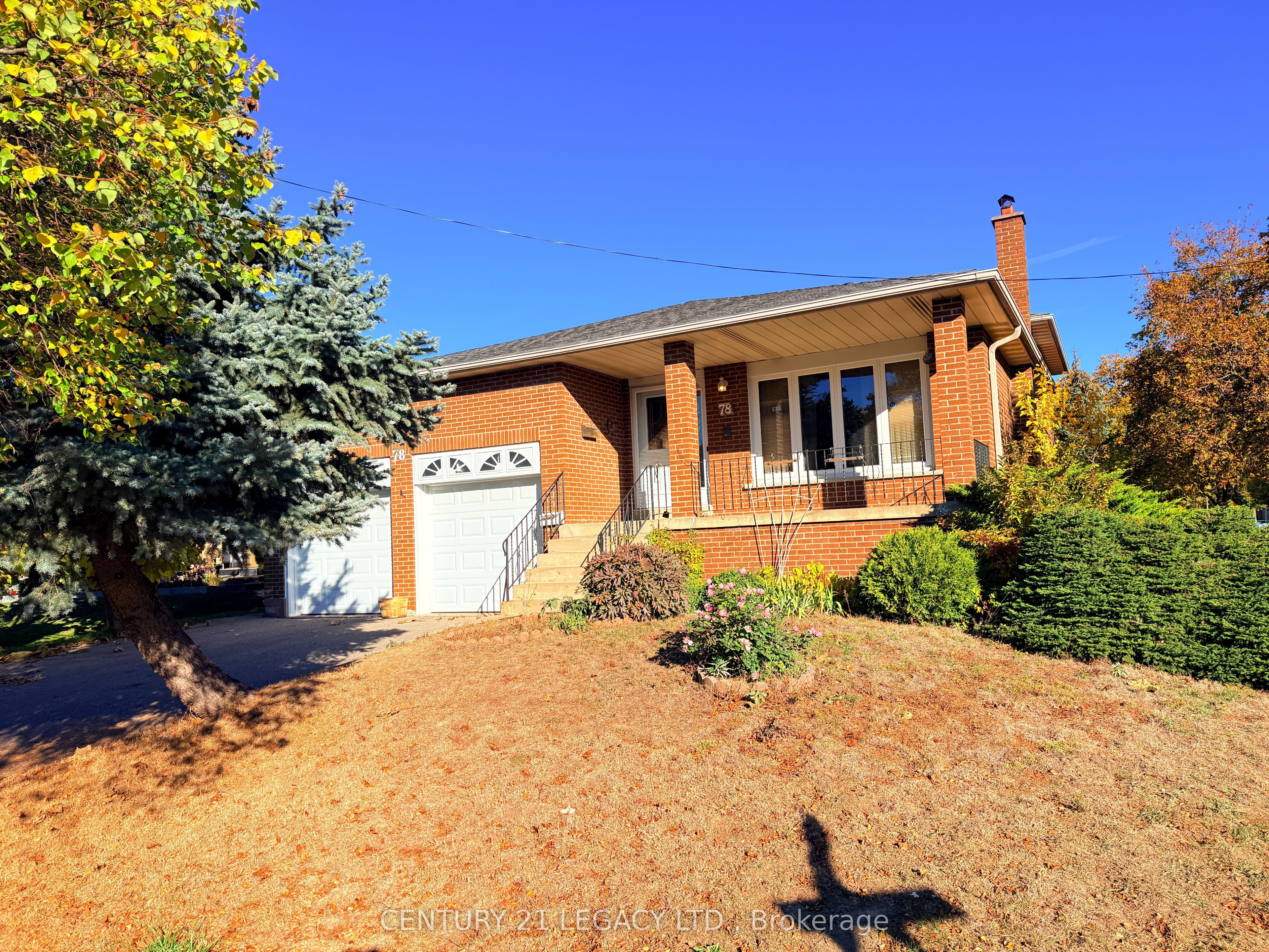 78 Panorama Crescent (upper) Property Photo 3