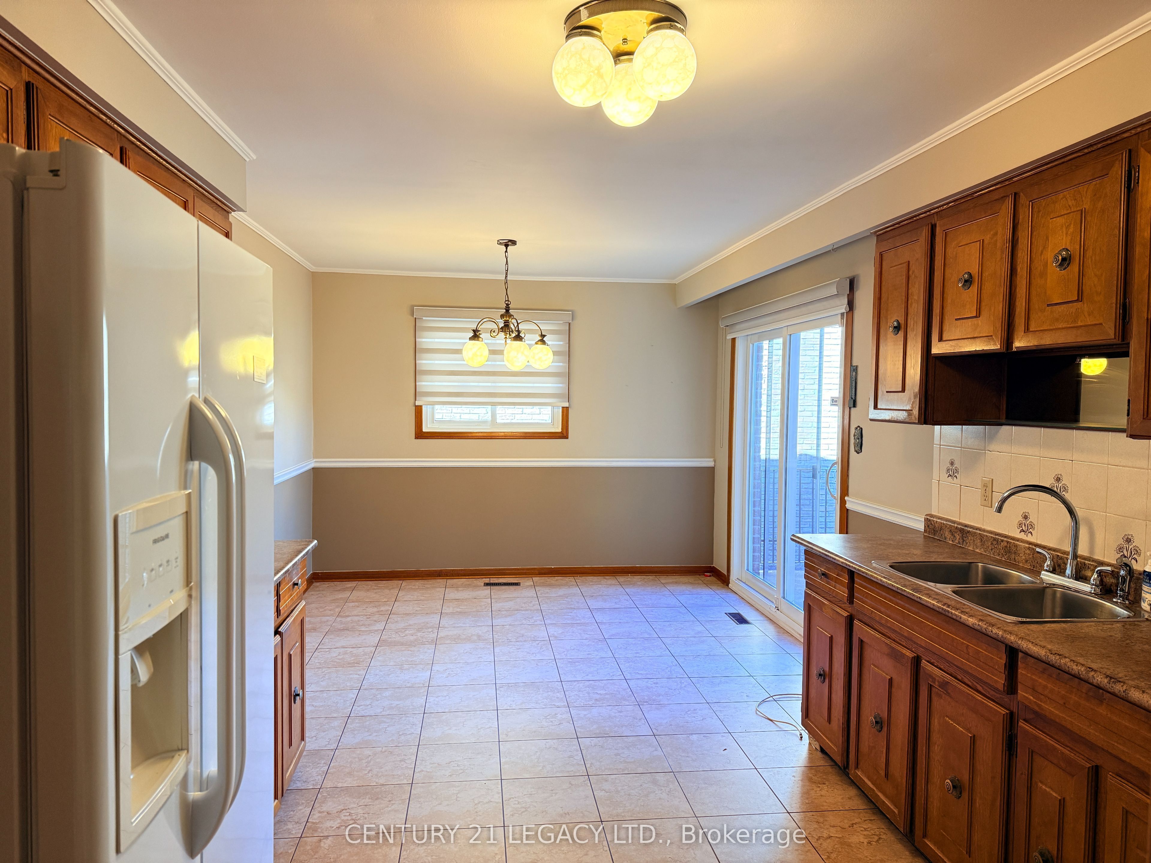 78 Panorama Crescent (upper) Property Photo 5