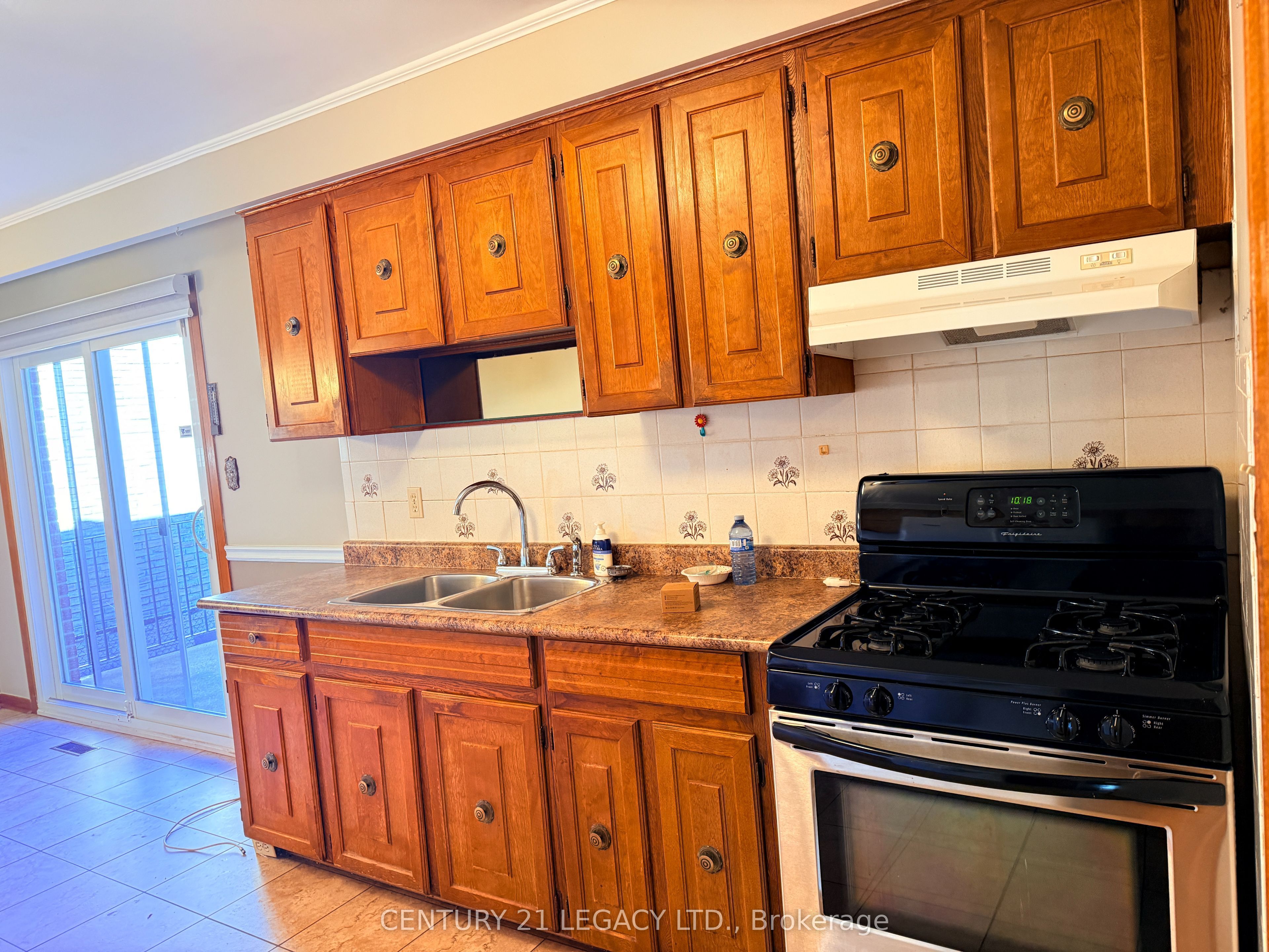 78 Panorama Crescent (upper) Property Photo 6