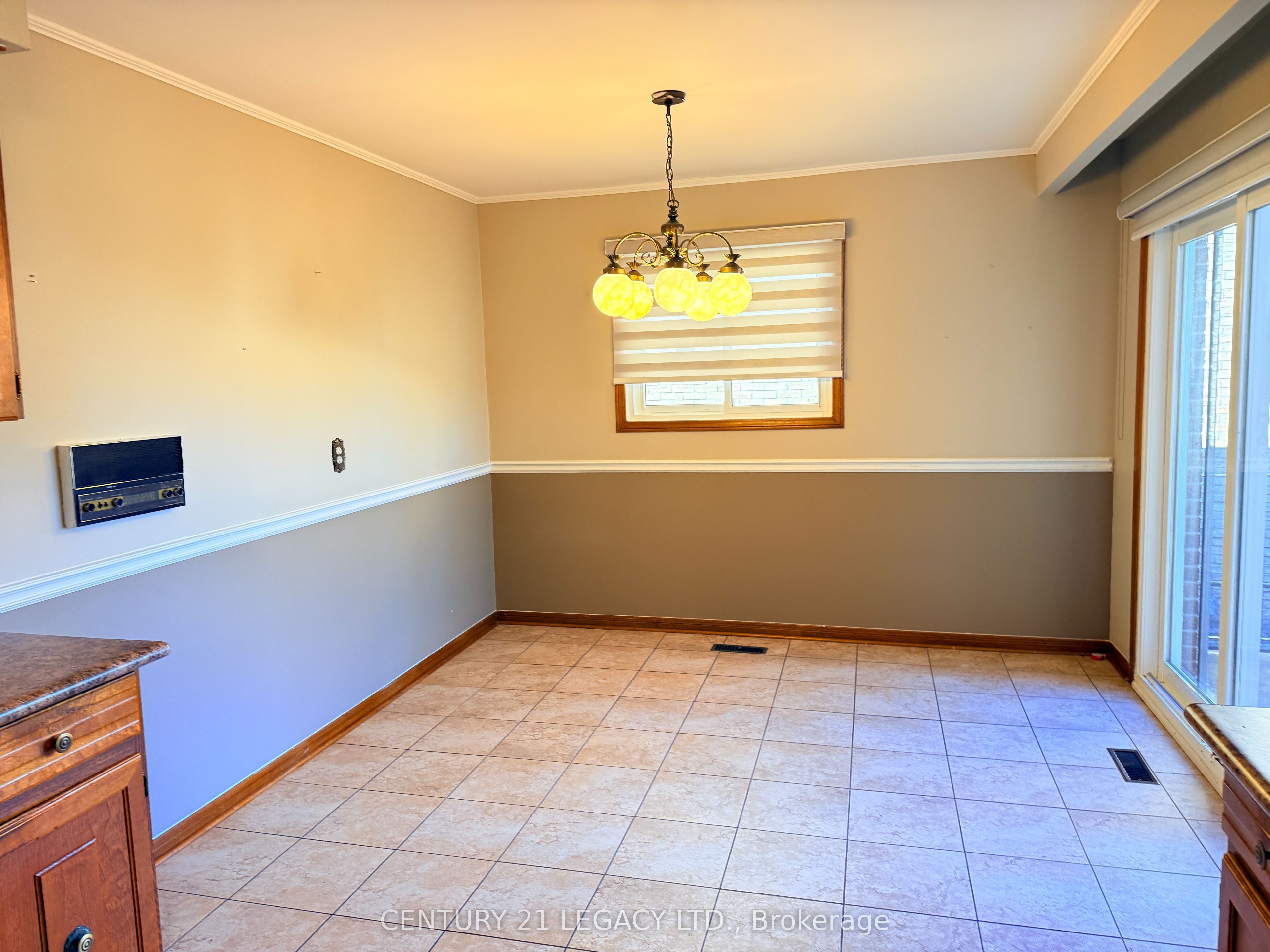 78 Panorama Crescent (upper) Property Photo 7