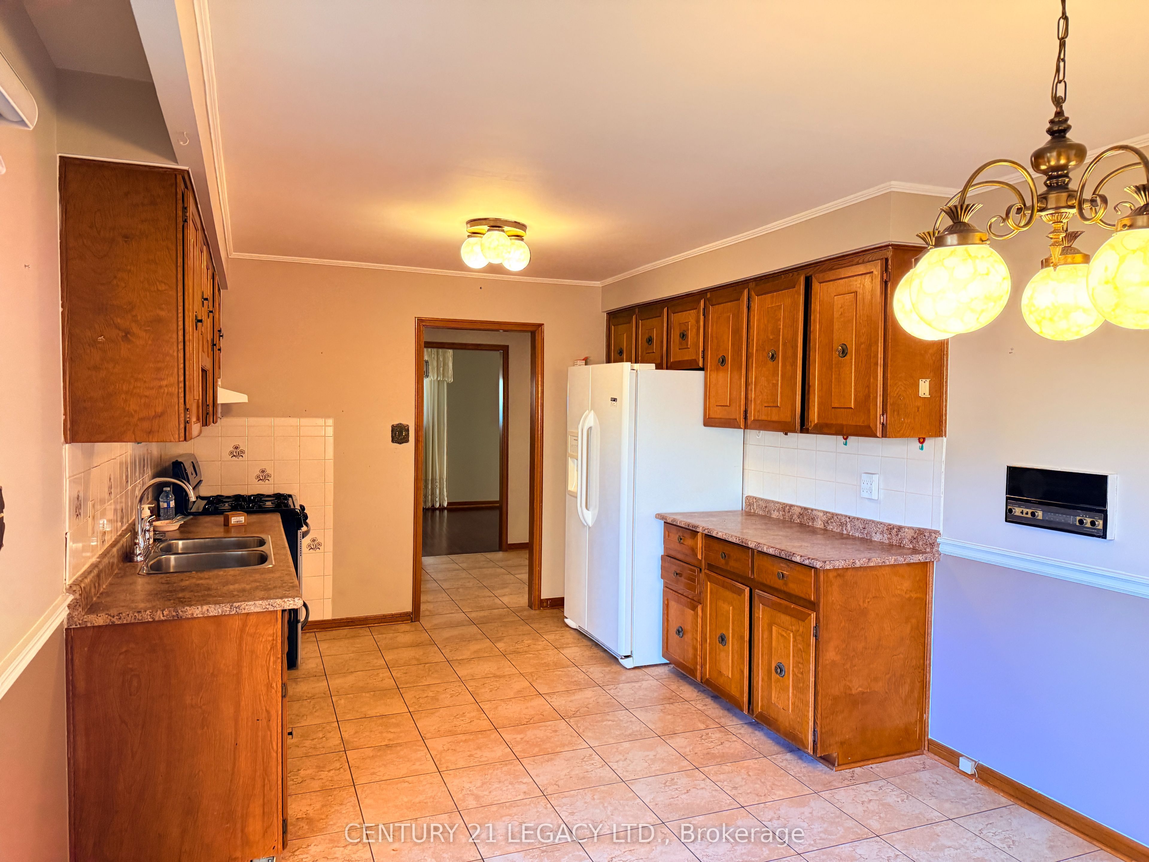 78 Panorama Crescent (upper) Property Photo 9