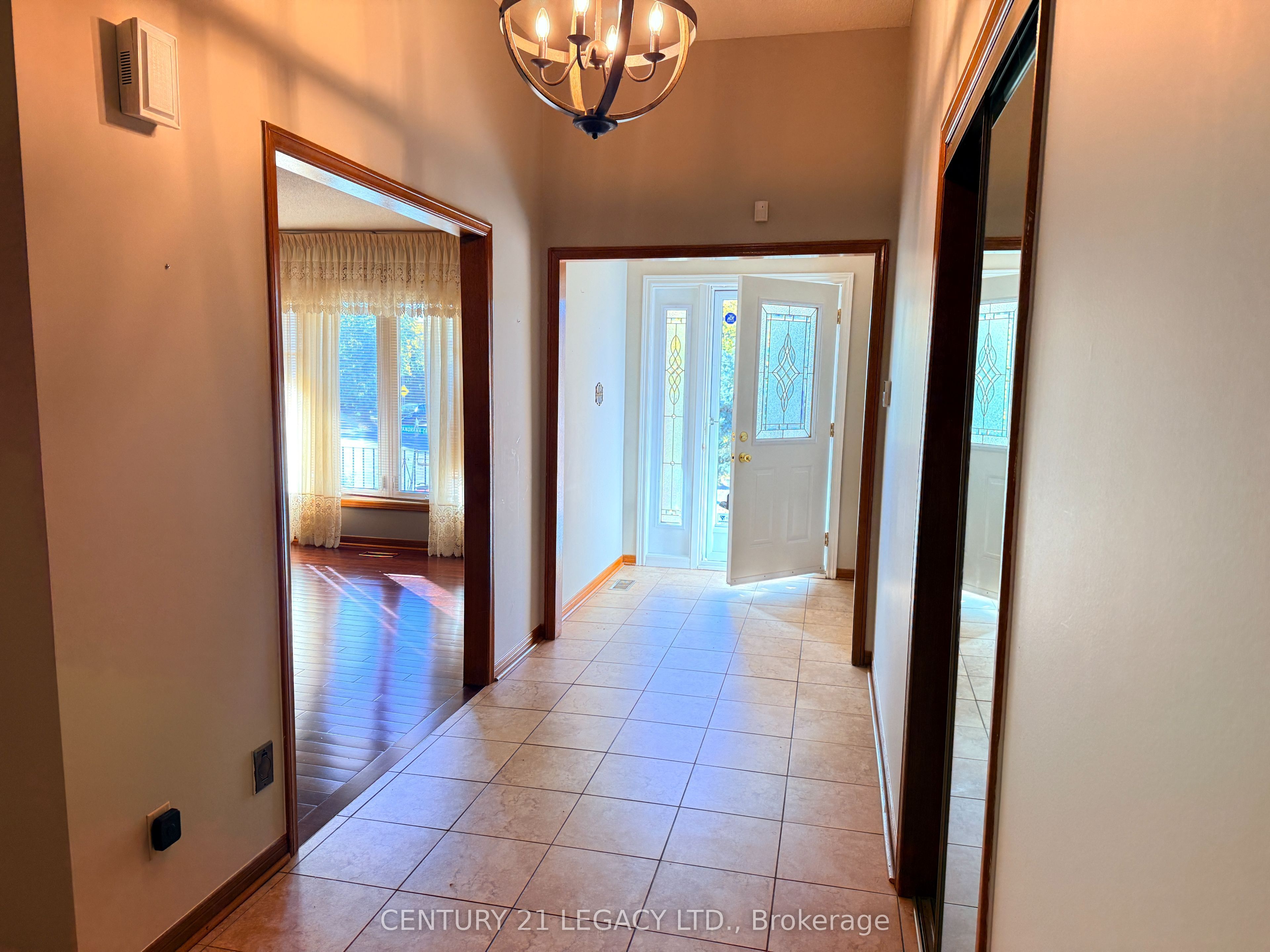 78 Panorama Crescent (upper) Property Photo 10